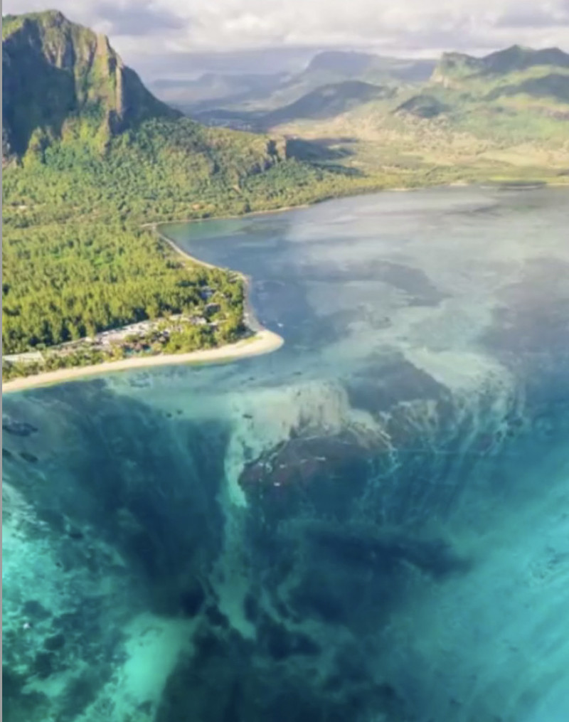 Подводный водопад Ле Морн Брабан